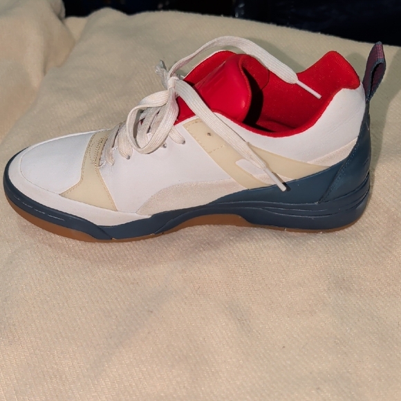 PUMA• Like New Men's Sneakers - Picture 4 of 6